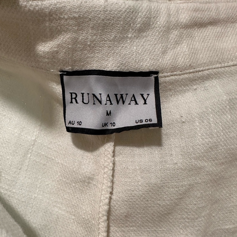 Belle Paperbag Shorts in Cream - Picture 4 of 5